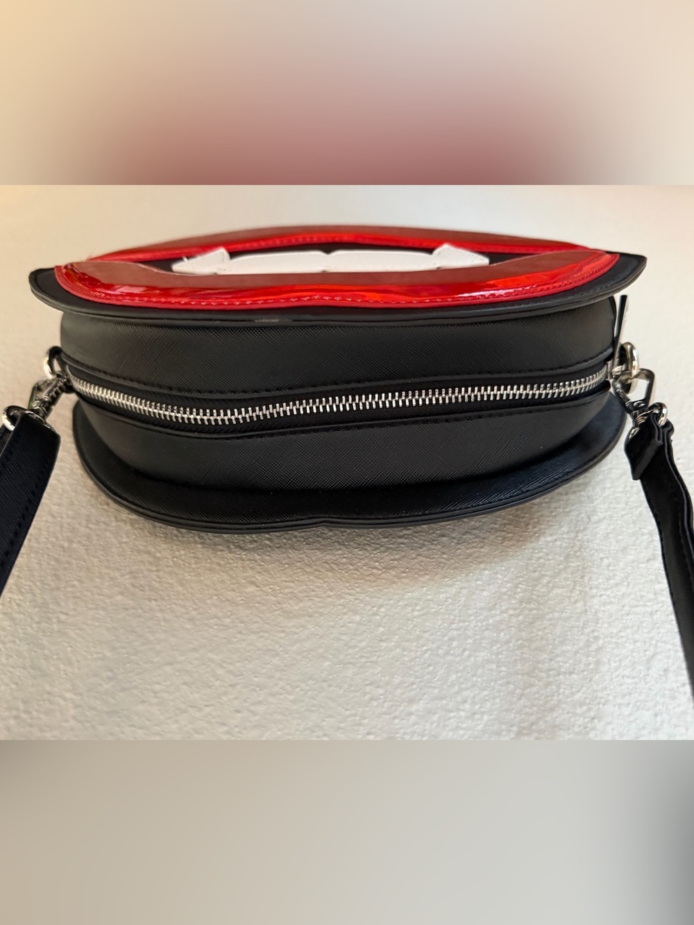 Mad Engine Vampire Kiss Crossbody - Picture 5 of 6